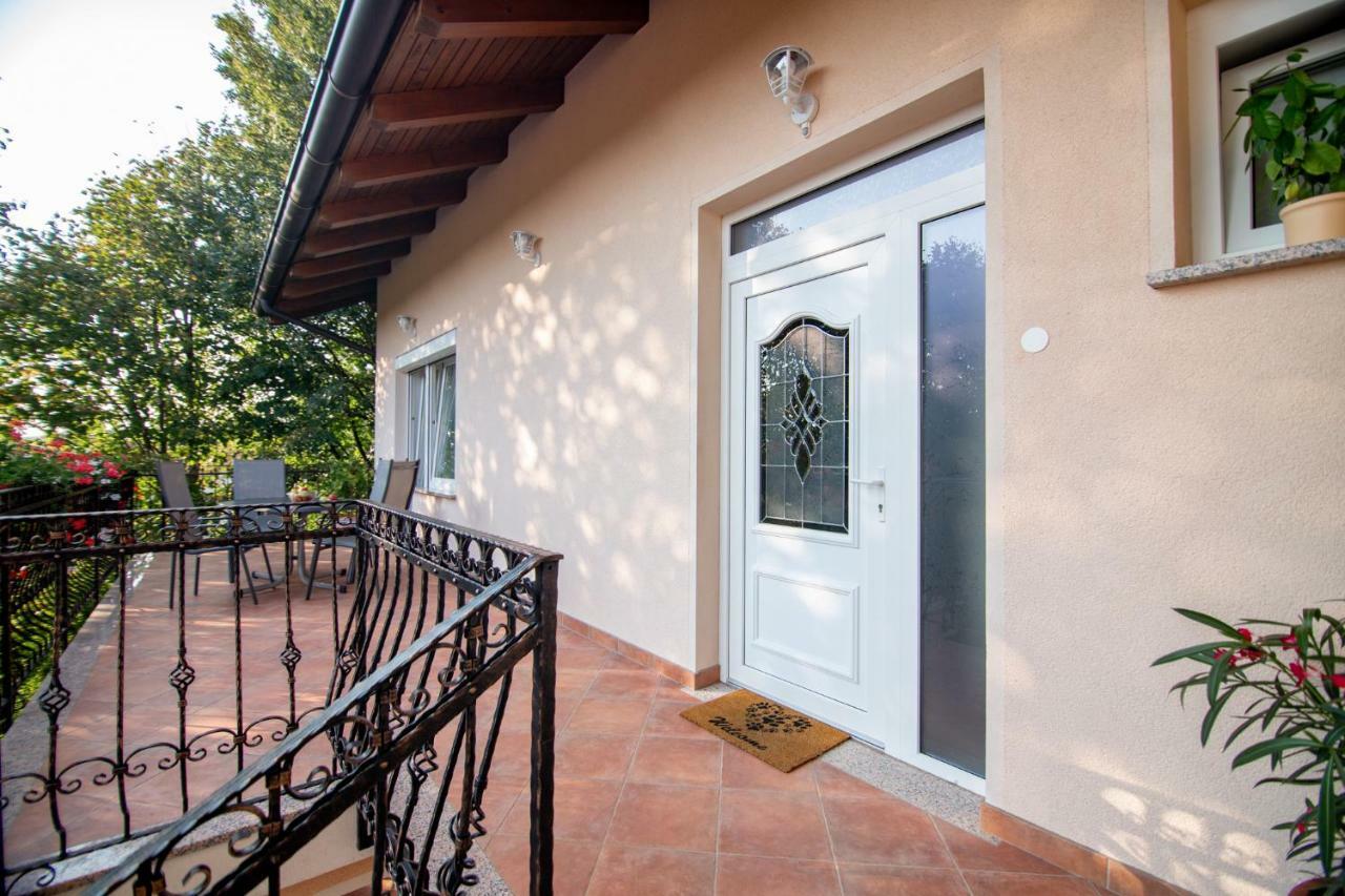 Rooms Sajina Podgrad  ภายนอก รูปภาพ