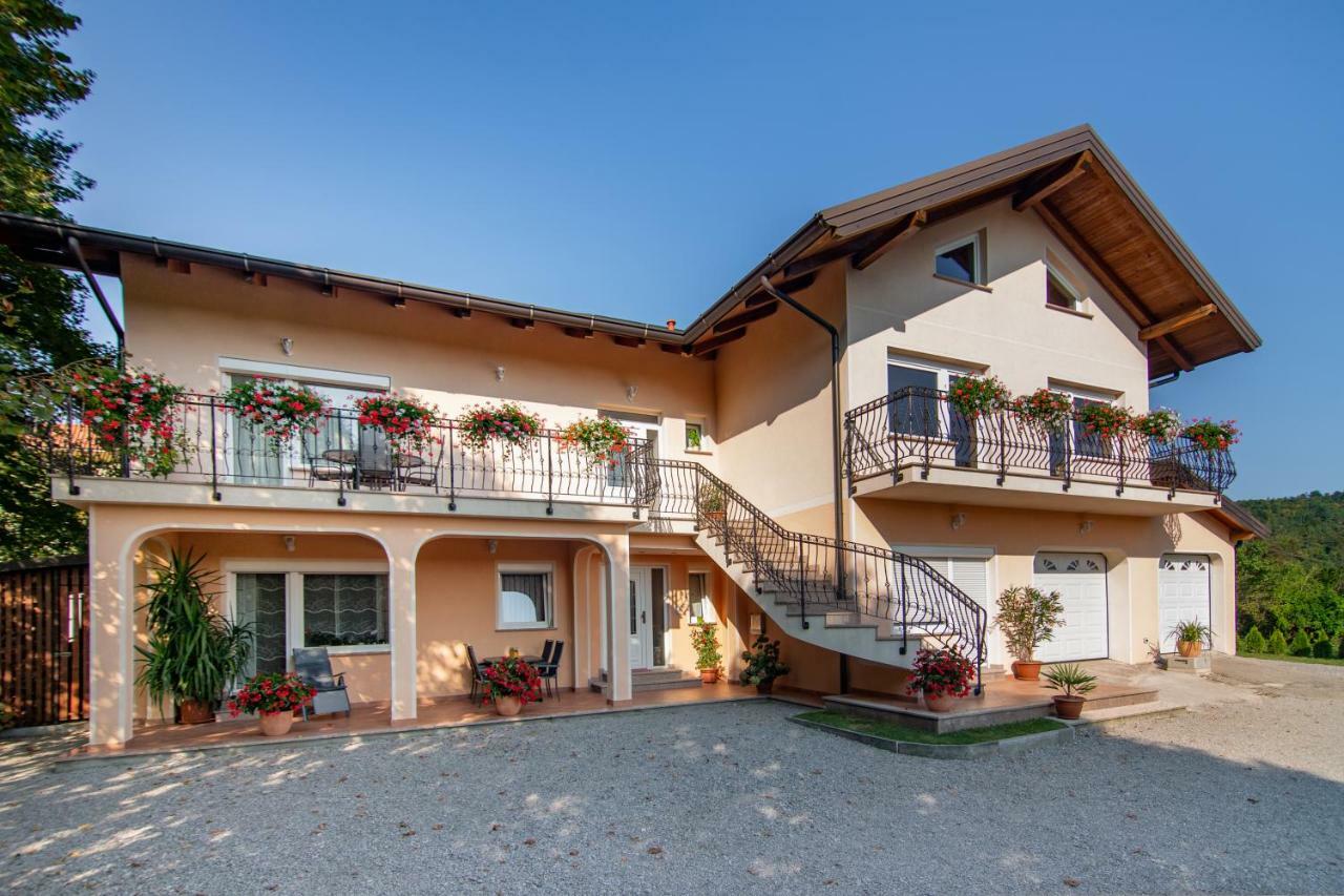 Rooms Sajina Podgrad  ภายนอก รูปภาพ